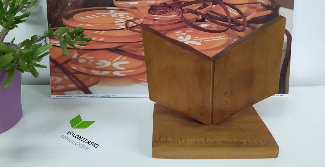 natjecaj-za-idejno-rjesenje-statue-kipica-skulpture-volonterske-nagrade