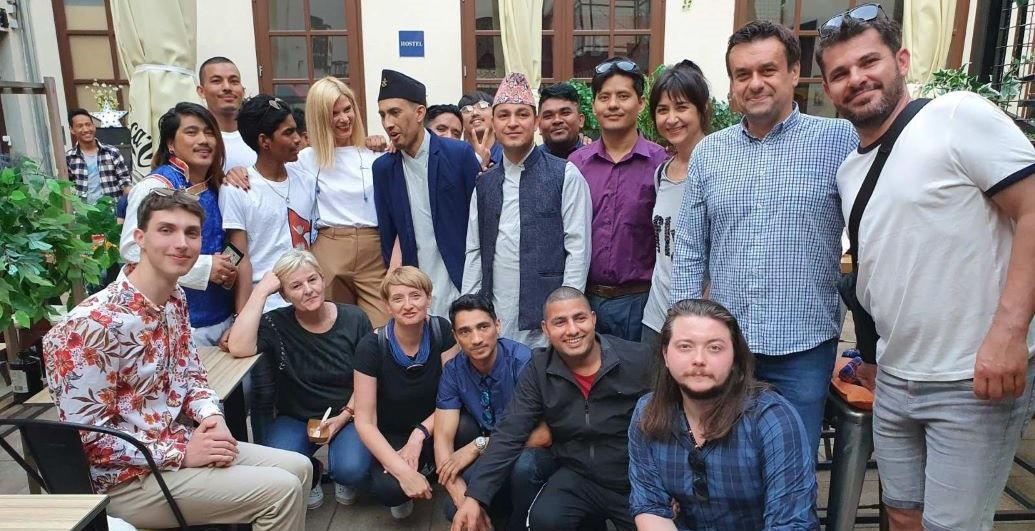 nepalska-kuhinja-i-glazba-u-osjeckom-american-baru-dollar